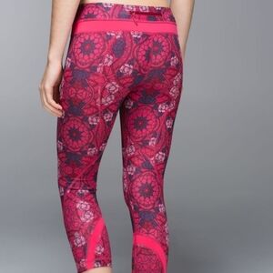 Lululemon Wunder Under Crop Leggings Size 4 Rose Stained Glass Print 12.5"x28"